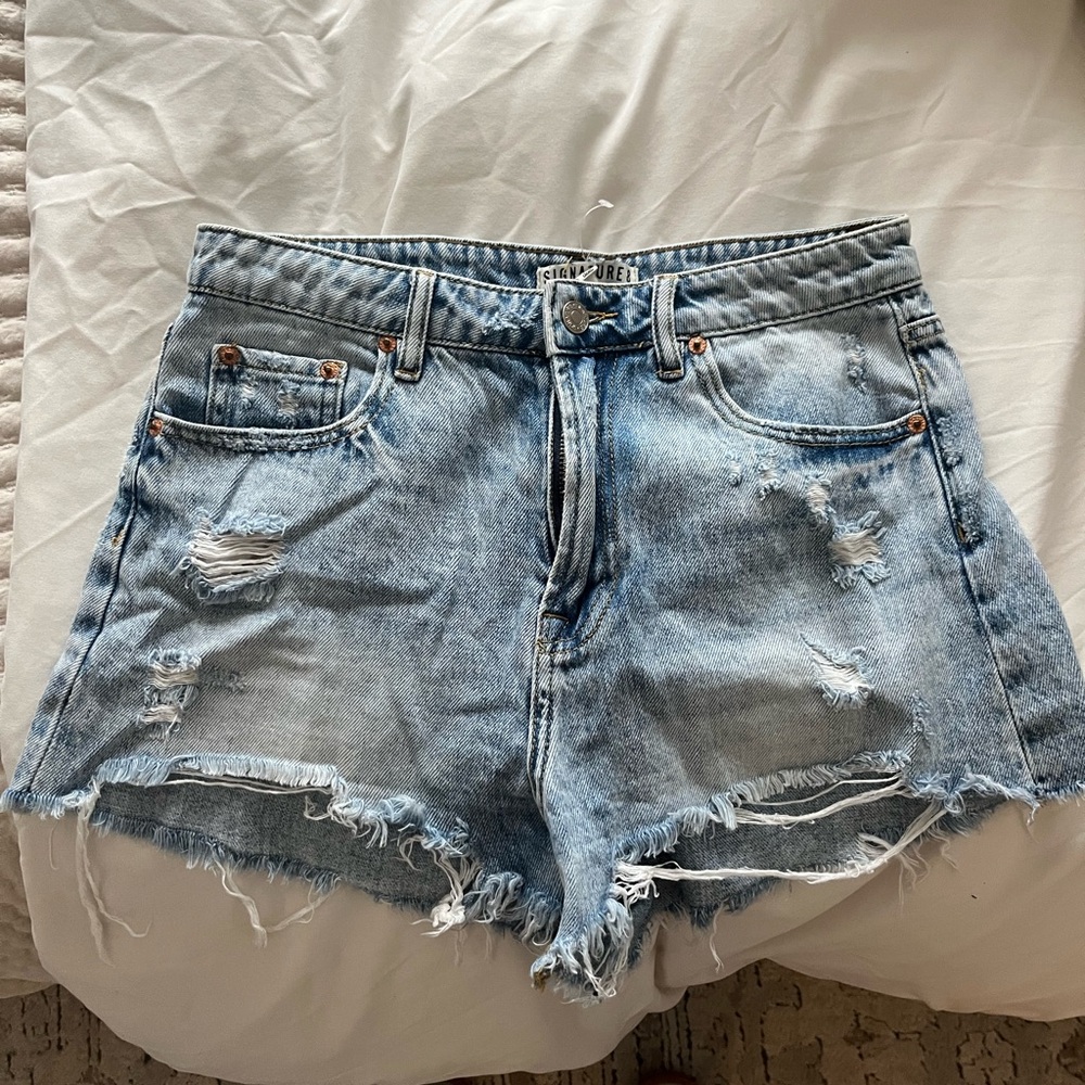 Signature Jean Short